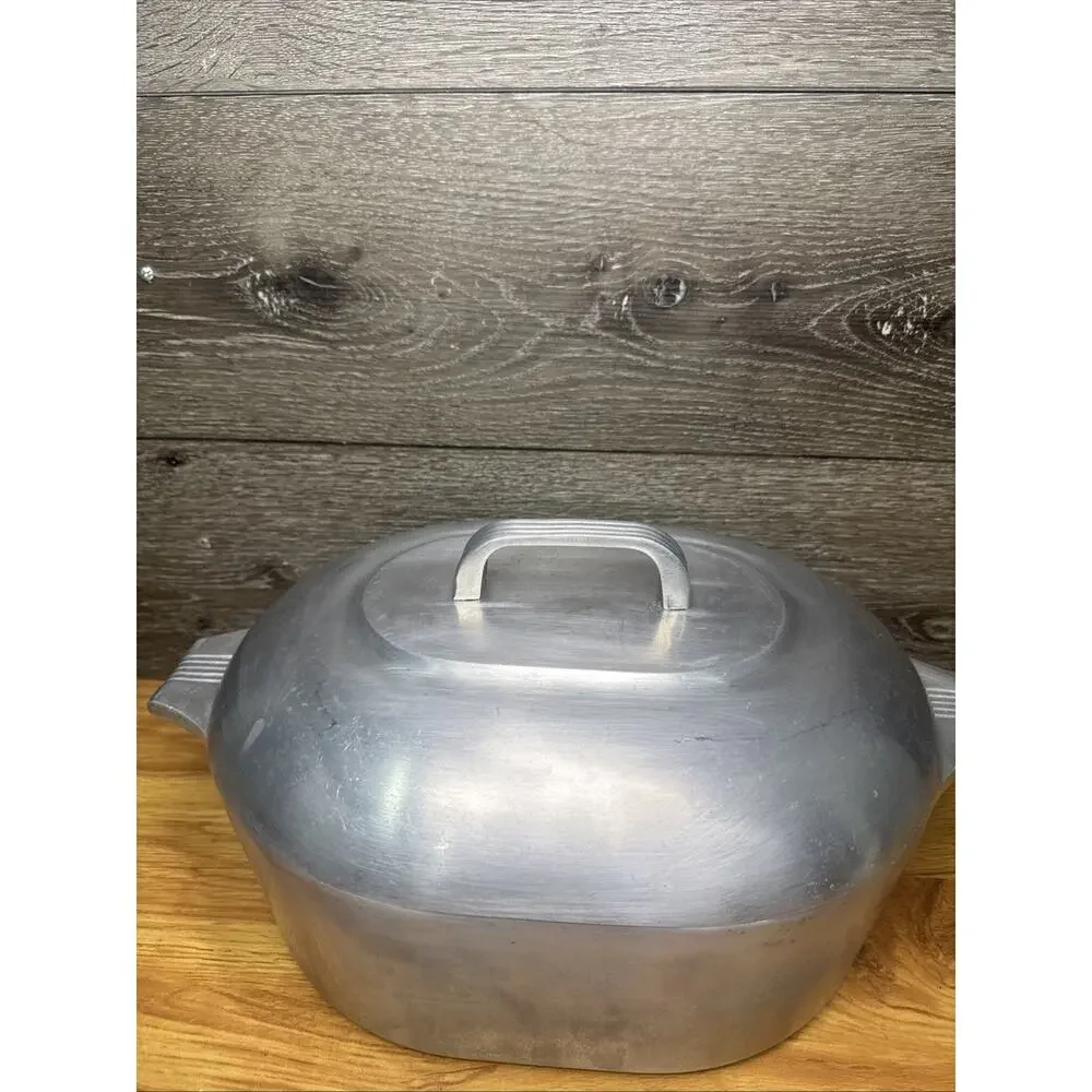 Magnalite GHC USA 8 Qt. Oval Roaster Dutch Oven w/Lid